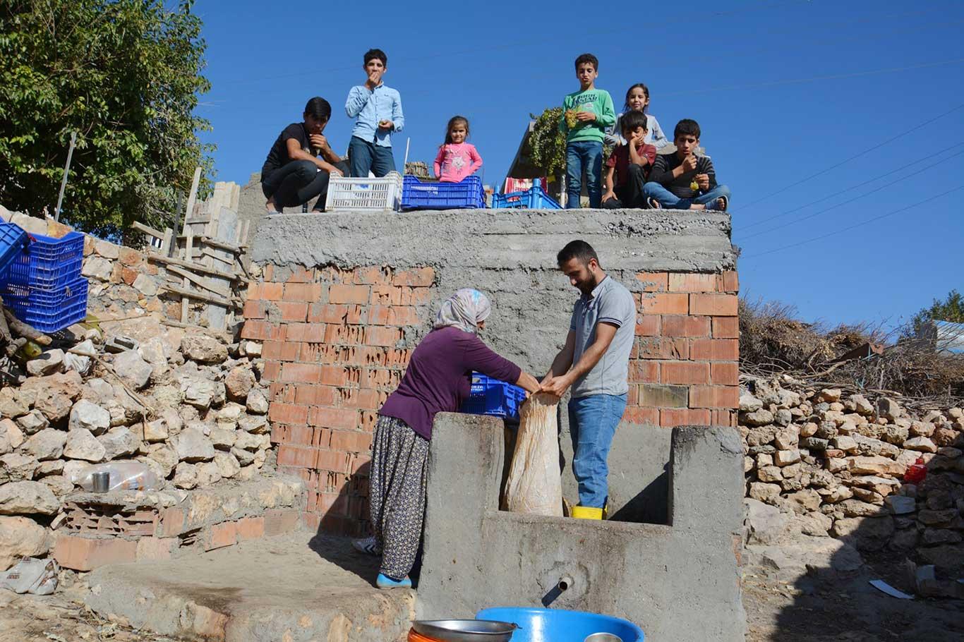 Şire üzümünün pekmeze "tatlı" yolculuğu
